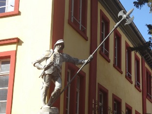建物脇の騎士　ハイデルベルク