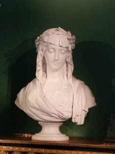 女性像　ルーブル美術館