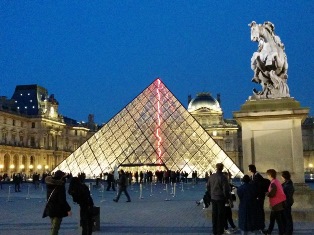 ルーヴル・ピラミッド　ルーブル美術館