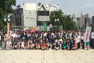 大通り歩道清掃活動　四谷ごみゼロデー　恒例３００人参加