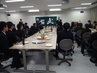 納会