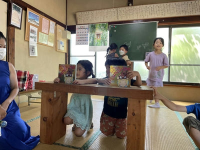 上の子のマネをして下の子も