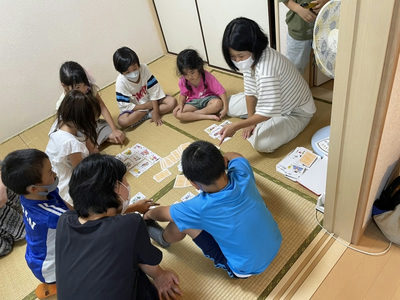 カードゲームで打ち解ける