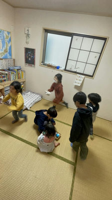絵本を飛び出してからだを動かす