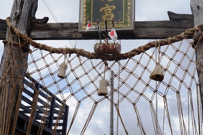 西田澤八幡宮　鳥居大注連縄