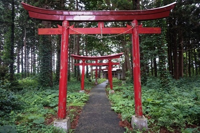伊沢稲荷神社　鳥居