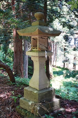 灯籠　瀬戸子八幡宮