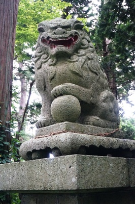 狛犬　伊沢稲荷神社