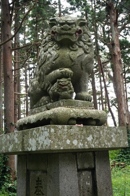 狛犬　伊沢稲荷神社