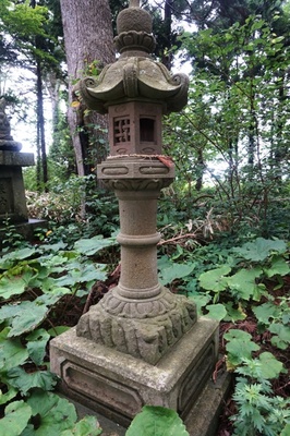 灯籠　伊沢稲荷神社