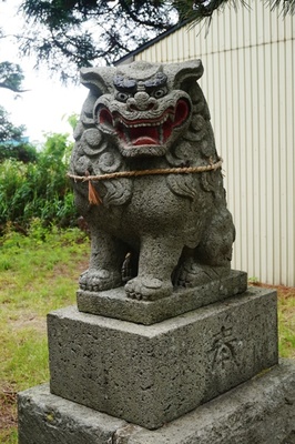 狛犬　胸肩神社