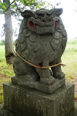 狛犬　胸肩神社