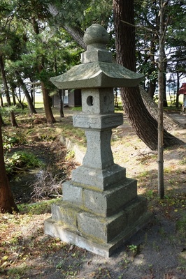 灯籠　羽黒神社