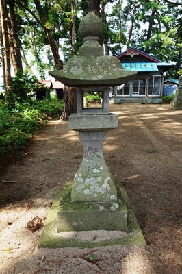 灯籠　三社神社