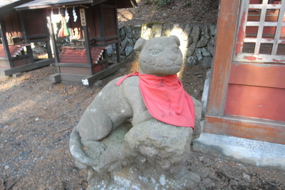 三峯神社境内