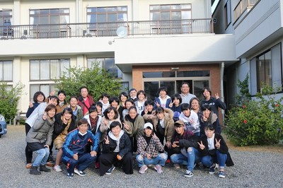忘年会 宿の前で集合写真