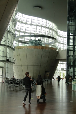 国立新美術館
