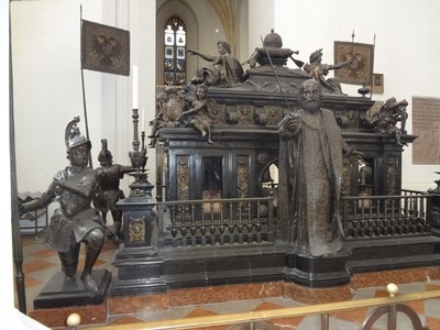 ローマ皇帝ルードヴィッヒ４世の墓碑