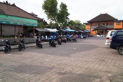 ALUN-ALUN DESA PELIATAN　アルン・アルン