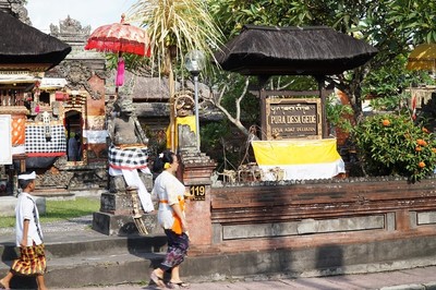 プラ・デサ 村の集会所の寺院