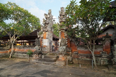 グヌン・サリ寺院
