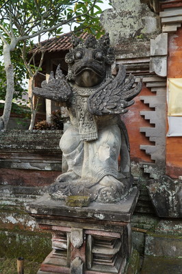 グヌン・サリ寺院の門番 蛙