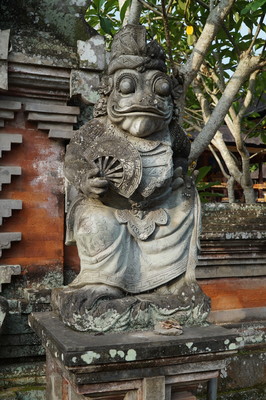 グヌン・サリ寺院の門番 蛙