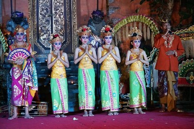 ｢ビナ･ルマナジャ｣ BINA REMAJA TROUPE 若手のカーテンコール