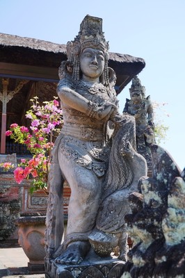 女神サチ Dewi Sachi