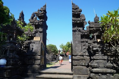 割れ門 チャンディ・ブンタル  candi bentar