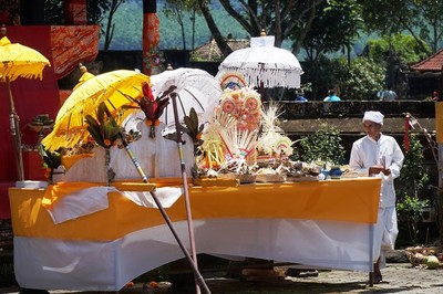 供物をあげた祭壇