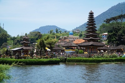 ウルン・ダヌ・ブラタン寺院