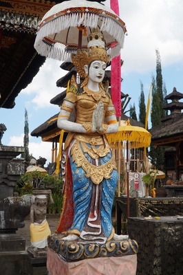 女神デウィ・ダヌ　Dewi Danu