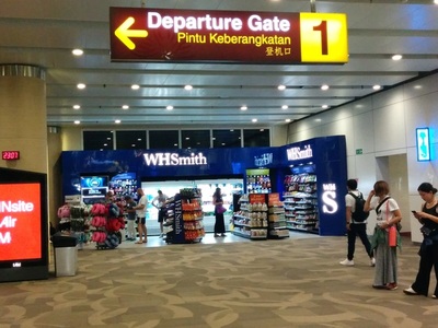 ングラ・ライ国際空港内売店