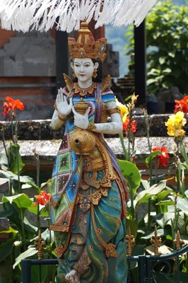 デウィ・サチ Dewi Sachi