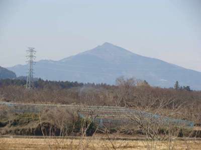 養鶏場から眺める筑波山