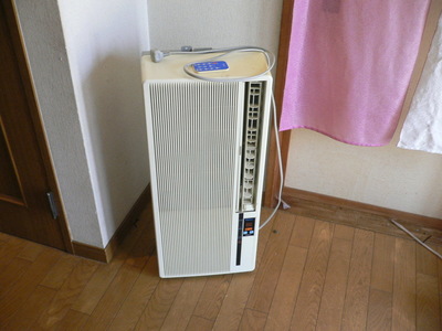 古いが、かなり綺麗なエアコン