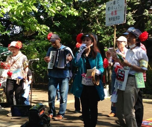 脱原発中野も「放射能が心配　母の日デモ」に参加しました。