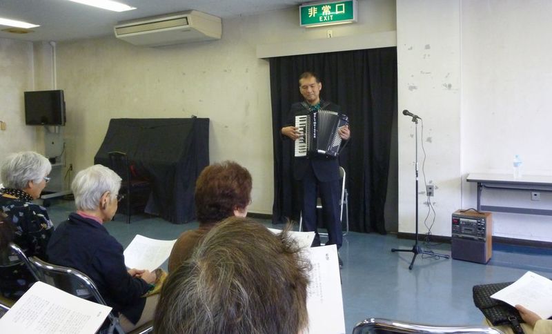 市川市・柏井公民館で演奏しました。