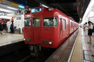 名鉄の赤い電車