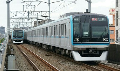 15000系同士のすれ違い