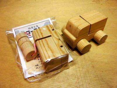 木のミニカー工作キット　《《セール中　800円》》（通常1000円）